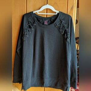 Material Girl Active Size (M) Black Lace-Up Shoulder Detailing Chic Sweatshirt